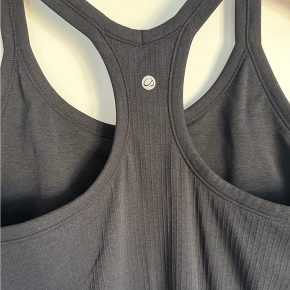 Excellent Condition. Seamless Racerback Ribbed Hip Length Tank - Picture 6 of 8